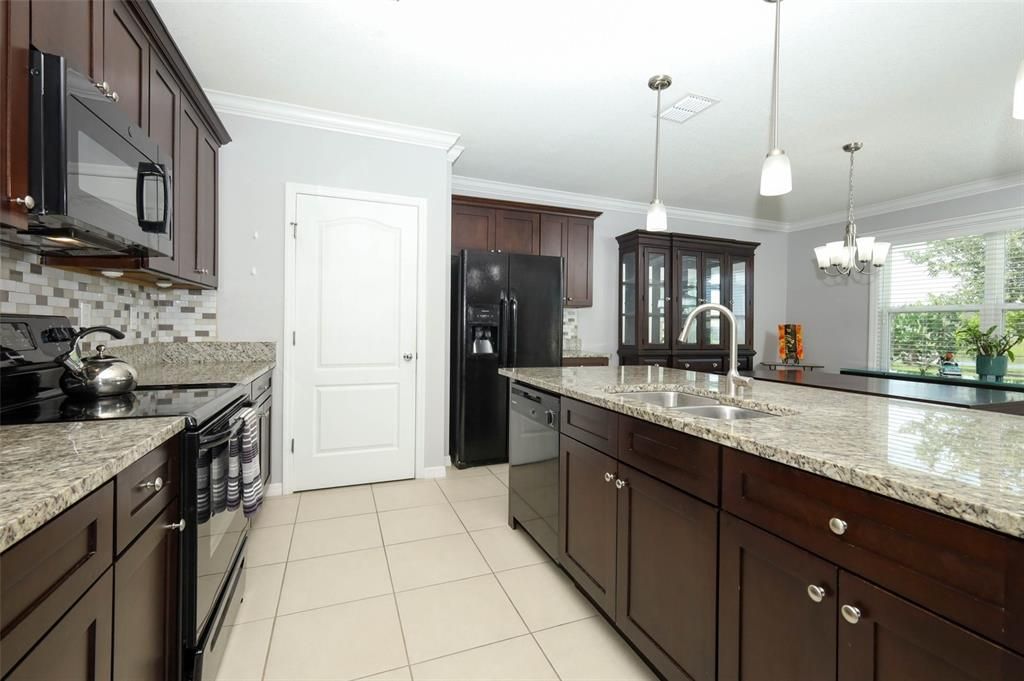 En Venta: $499,000 (4 camas, 2 baños, 2101 Pies cuadrados)