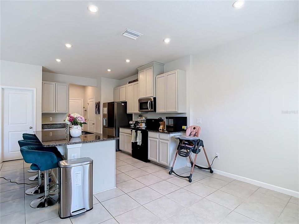 En Venta: $419,900 (4 camas, 2 baños, 2046 Pies cuadrados)