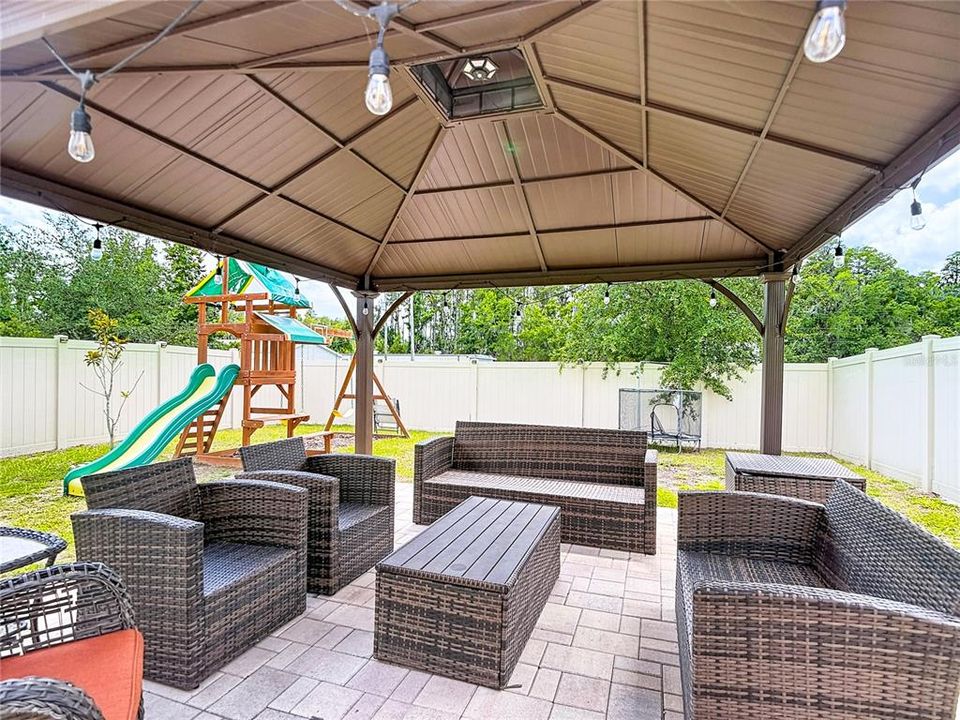 En Venta: $419,900 (4 camas, 2 baños, 2046 Pies cuadrados)