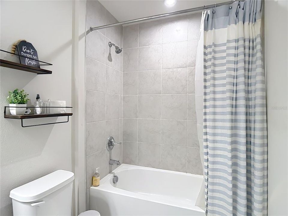 En Venta: $419,900 (4 camas, 2 baños, 2046 Pies cuadrados)