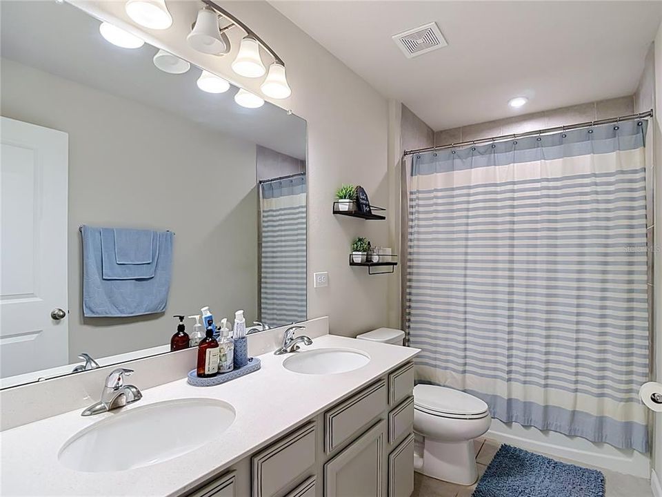 En Venta: $419,900 (4 camas, 2 baños, 2046 Pies cuadrados)