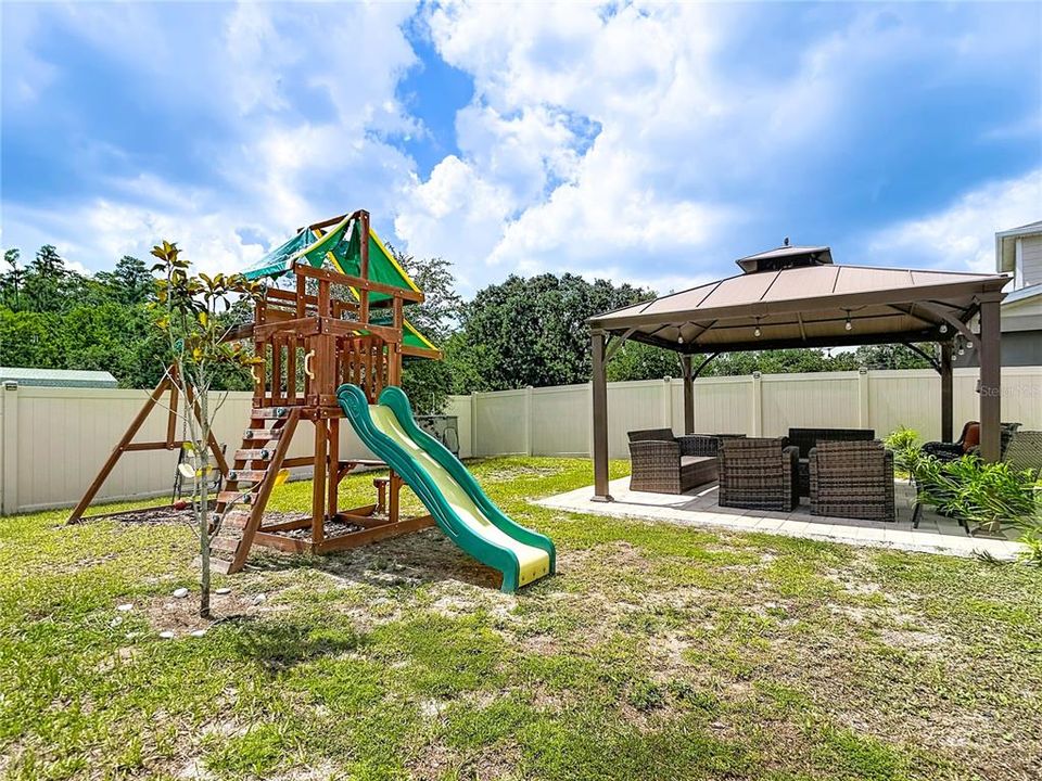 En Venta: $419,900 (4 camas, 2 baños, 2046 Pies cuadrados)