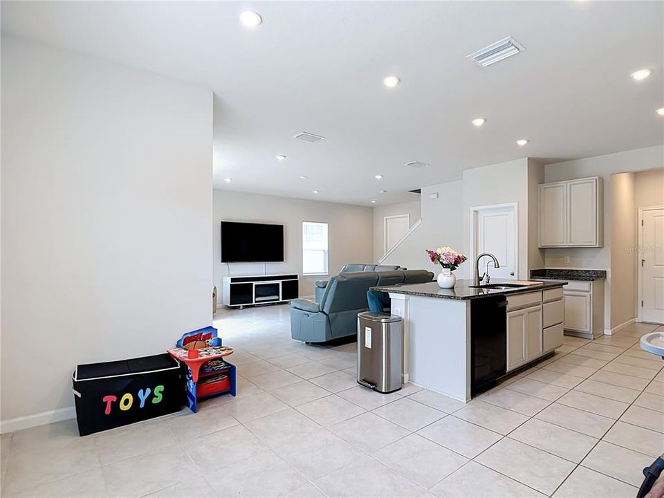 En Venta: $419,900 (4 camas, 2 baños, 2046 Pies cuadrados)