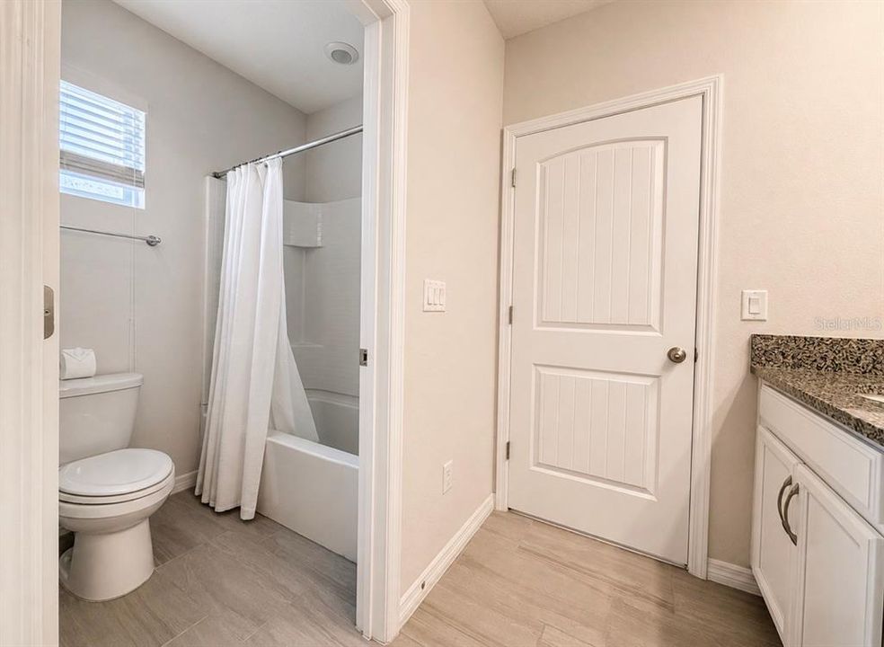 En Venta: $610,000 (4 camas, 3 baños, 3014 Pies cuadrados)