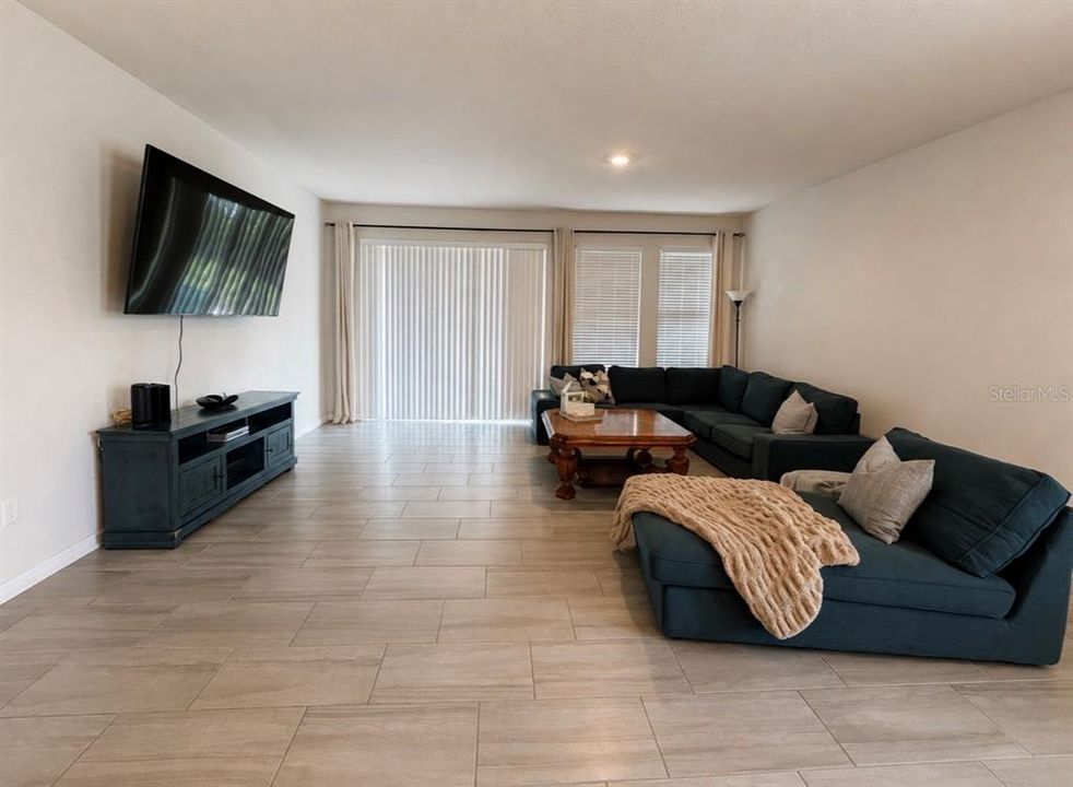 En Venta: $610,000 (4 camas, 3 baños, 3014 Pies cuadrados)