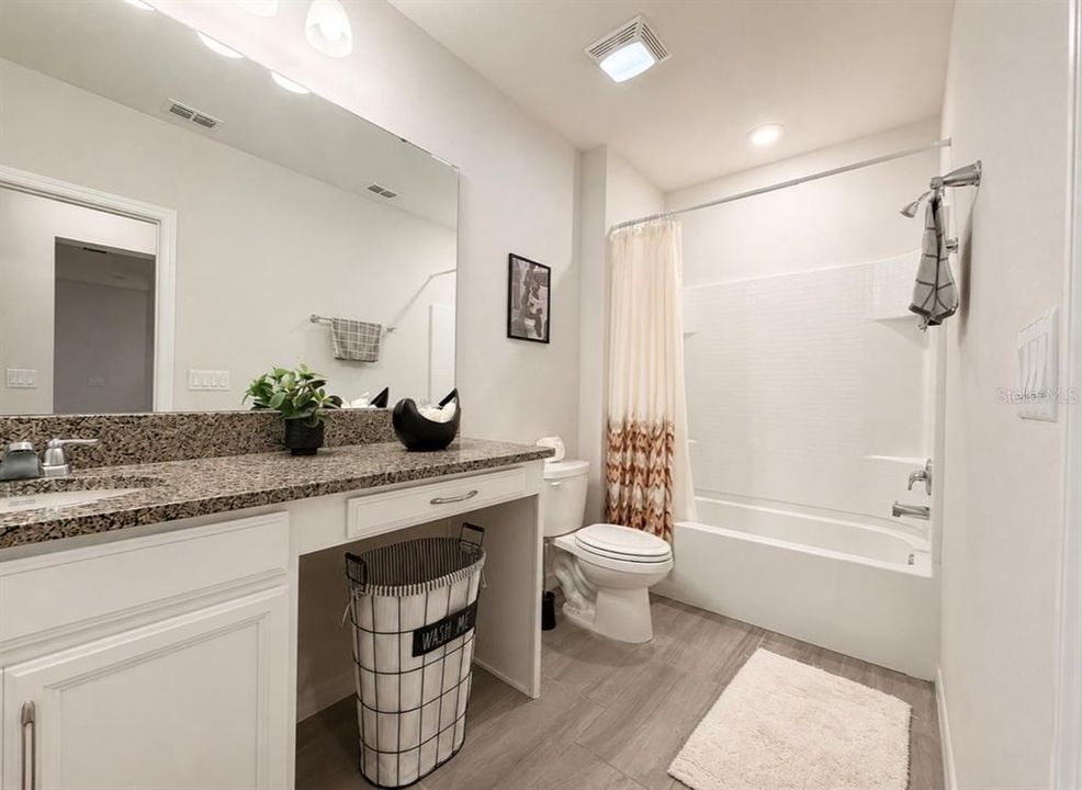 En Venta: $610,000 (4 camas, 3 baños, 3014 Pies cuadrados)