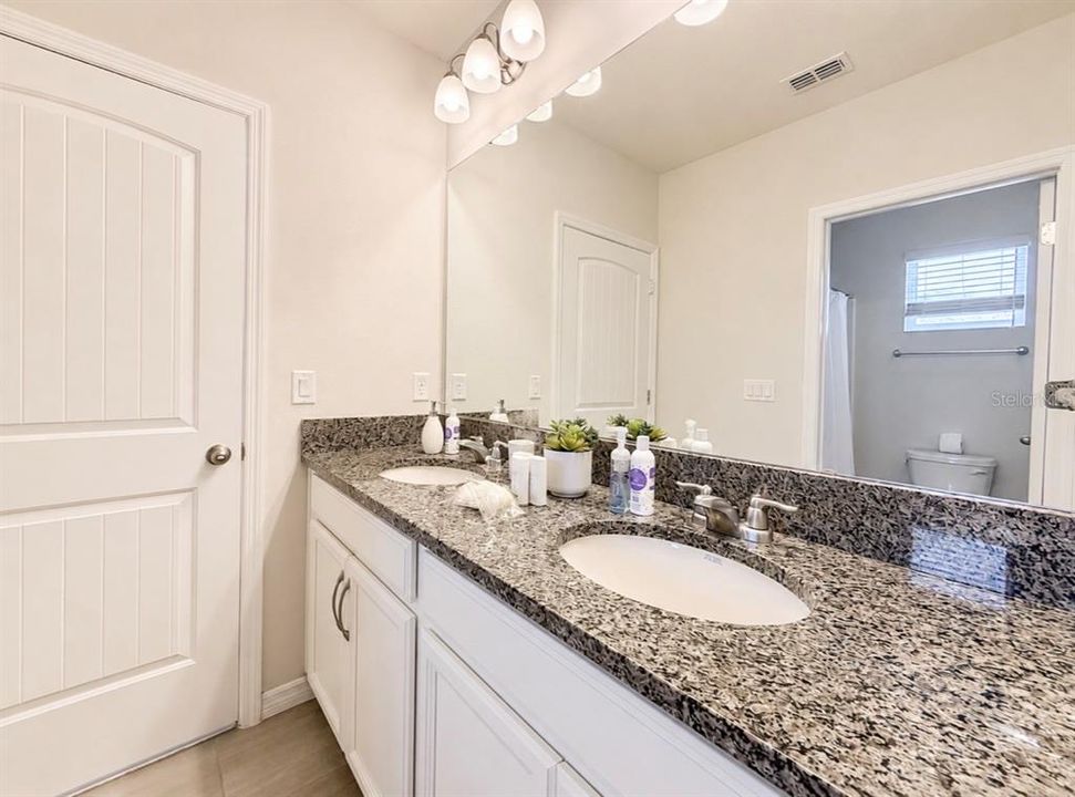 En Venta: $610,000 (4 camas, 3 baños, 3014 Pies cuadrados)