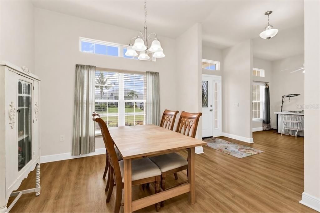 На продажу: $369,900 (4 спален, 2 ванн, 2145 Квадратных фут)