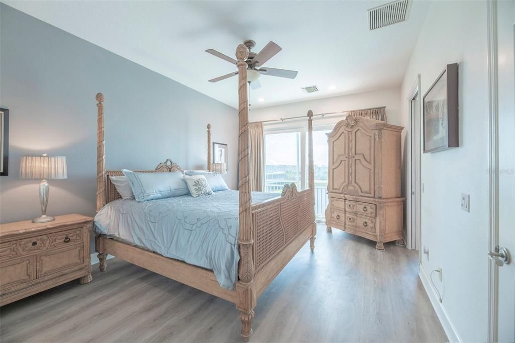 For Sale: $525,000 (3 beds, 3 baths, 2245 Square Feet)