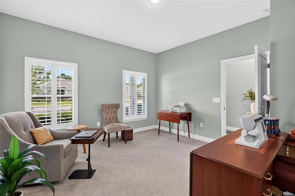 For Sale: $389,900 (4 beds, 2 baths, 1974 Square Feet)