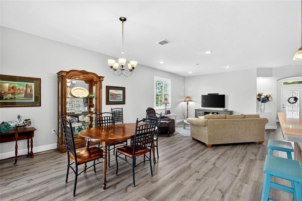 For Sale: $389,900 (4 beds, 2 baths, 1974 Square Feet)