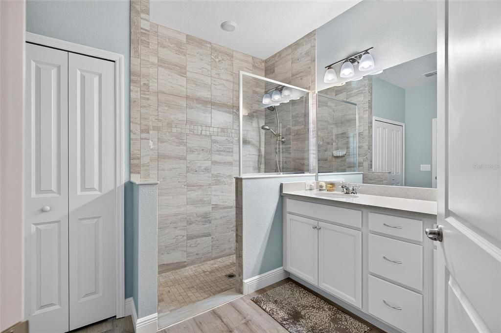 For Sale: $389,900 (4 beds, 2 baths, 1974 Square Feet)