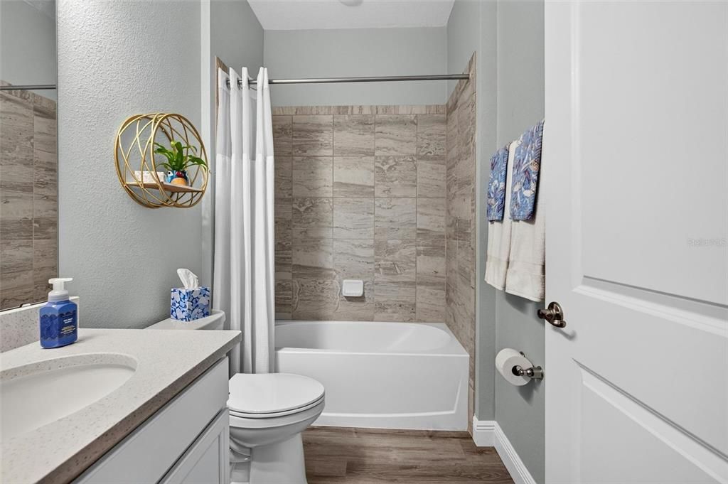 For Sale: $389,900 (4 beds, 2 baths, 1974 Square Feet)