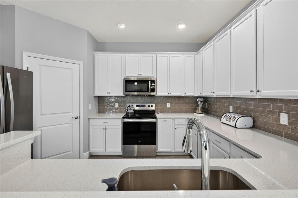 For Sale: $389,900 (4 beds, 2 baths, 1974 Square Feet)