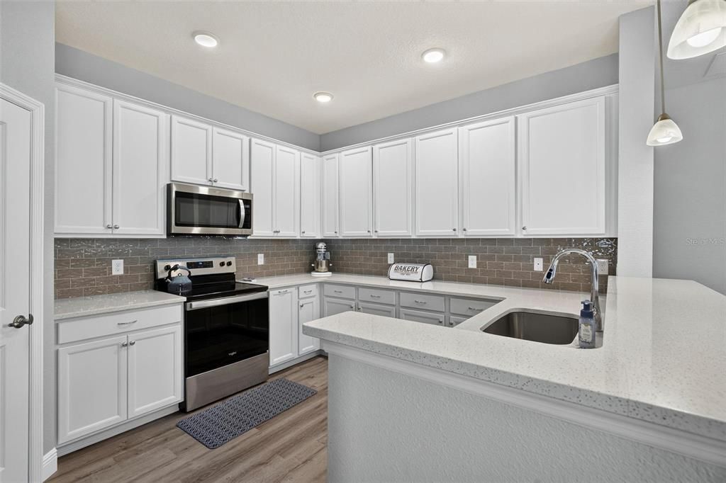 For Sale: $389,900 (4 beds, 2 baths, 1974 Square Feet)