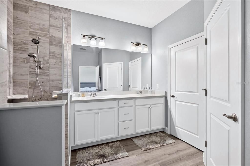 For Sale: $389,900 (4 beds, 2 baths, 1974 Square Feet)