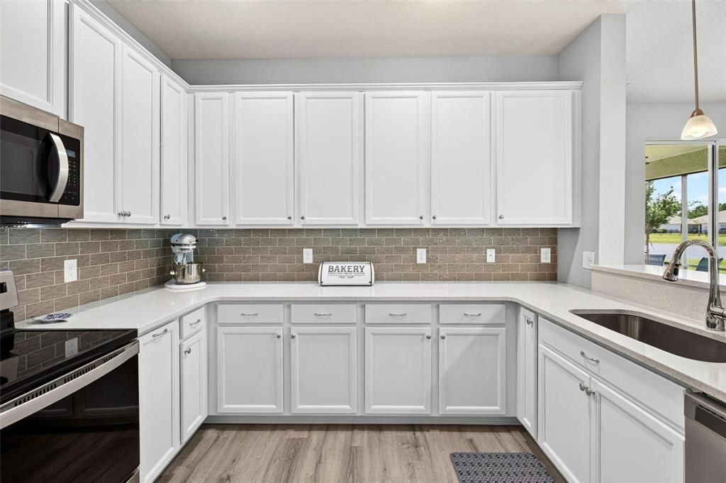 For Sale: $389,900 (4 beds, 2 baths, 1974 Square Feet)