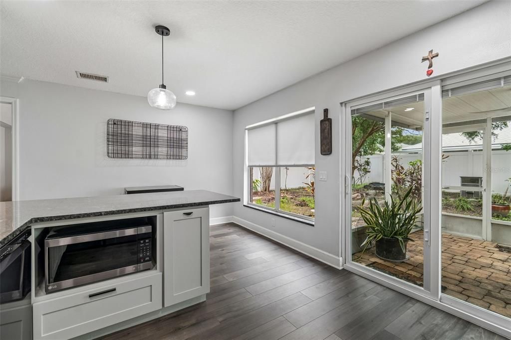 En Venta: $355,000 (3 camas, 2 baños, 1408 Pies cuadrados)