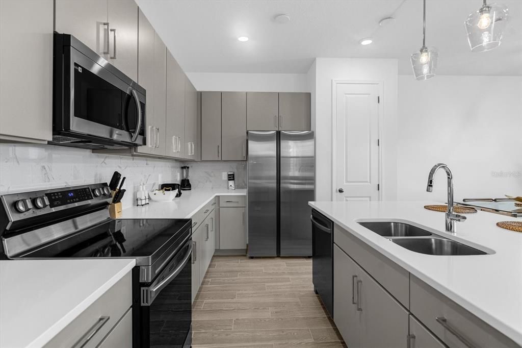 For Sale: $345,000 (3 beds, 2 baths, 1653 Square Feet)