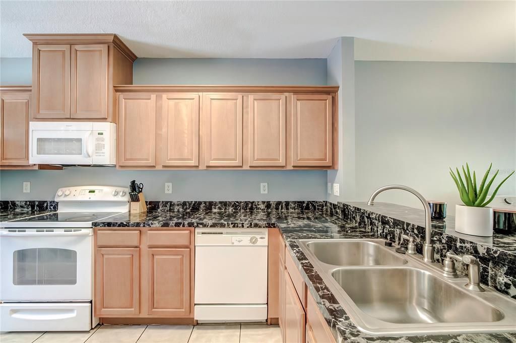 En Renta: $1,995 (2 camas, 2 baños, 1305 Pies cuadrados)