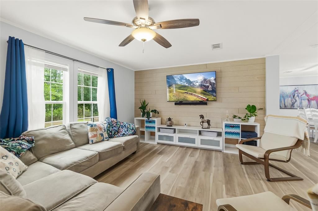 For Sale: $389,000 (4 beds, 2 baths, 1844 Square Feet)