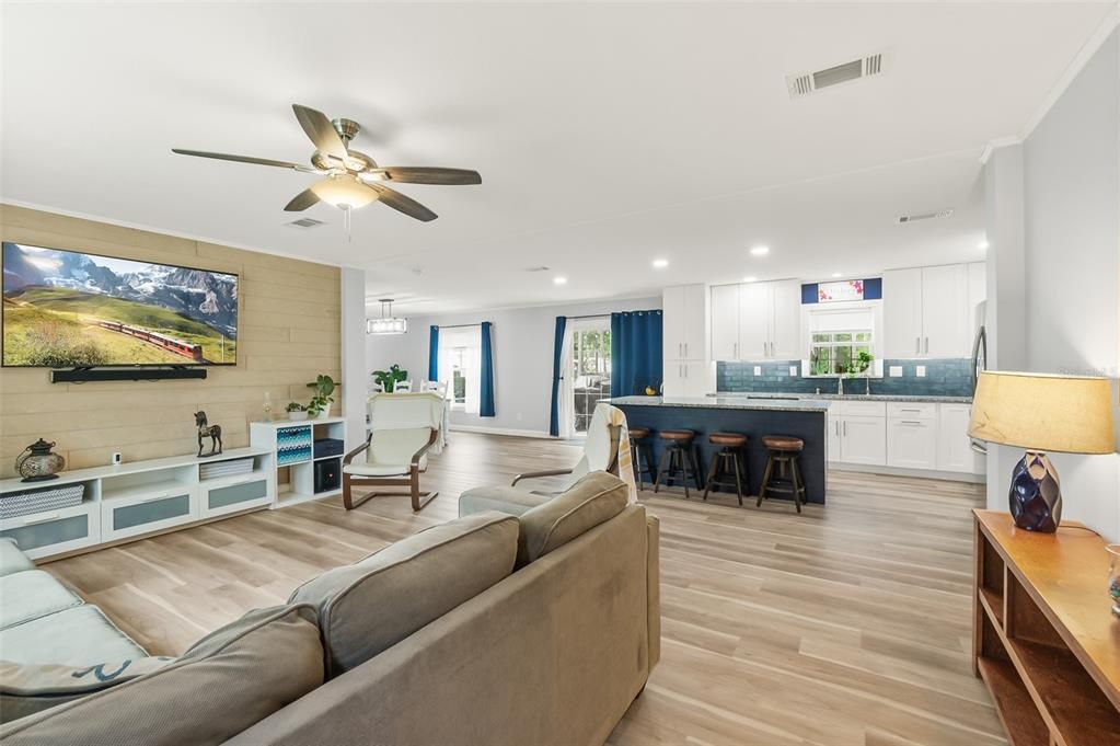 For Sale: $389,000 (4 beds, 2 baths, 1844 Square Feet)