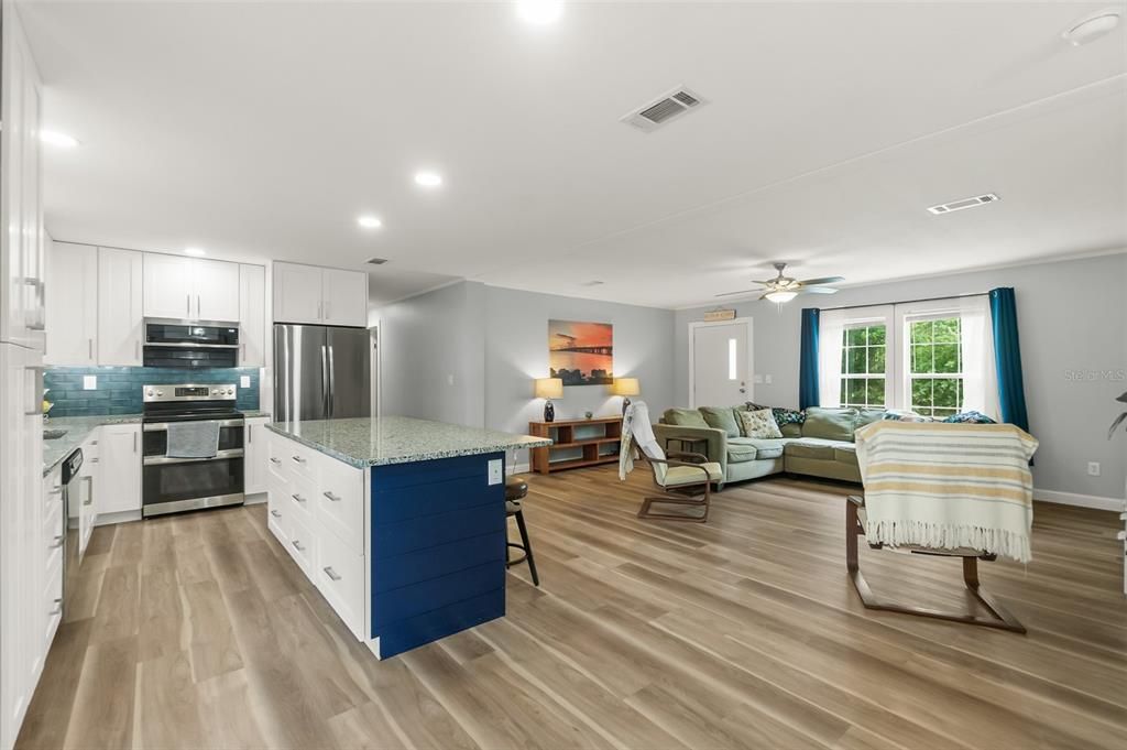 For Sale: $389,000 (4 beds, 2 baths, 1844 Square Feet)