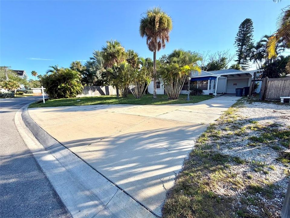 待售: $375,000 (0.15 acres)