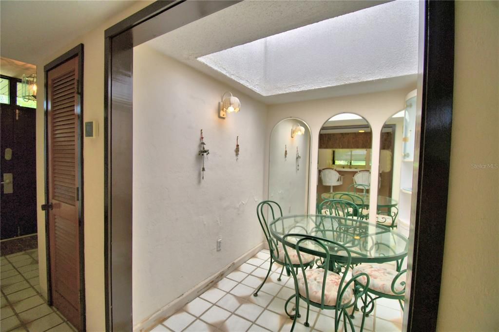 En Venta: $279,500 (2 camas, 2 baños, 2295 Pies cuadrados)