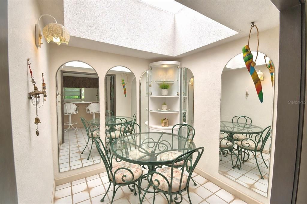 En Venta: $279,500 (2 camas, 2 baños, 2295 Pies cuadrados)