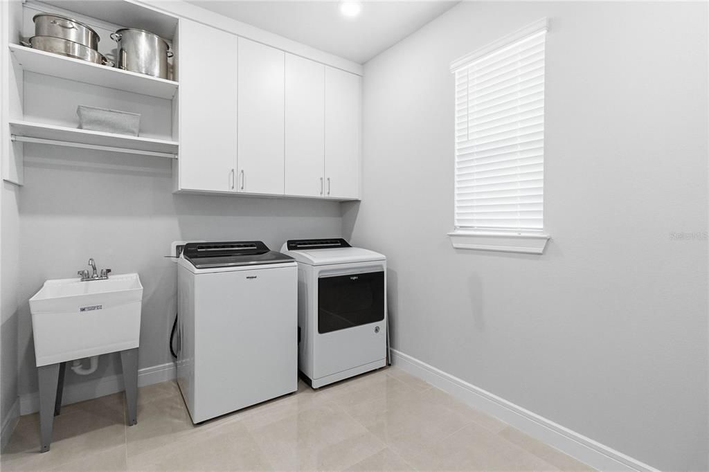 For Sale: $675,000 (2 beds, 2 baths, 2321 Square Feet)
