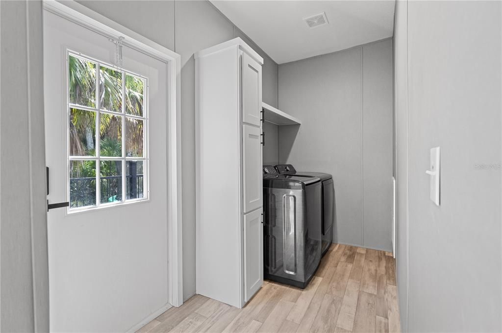 For Sale: $294,000 (4 beds, 2 baths, 1560 Square Feet)
