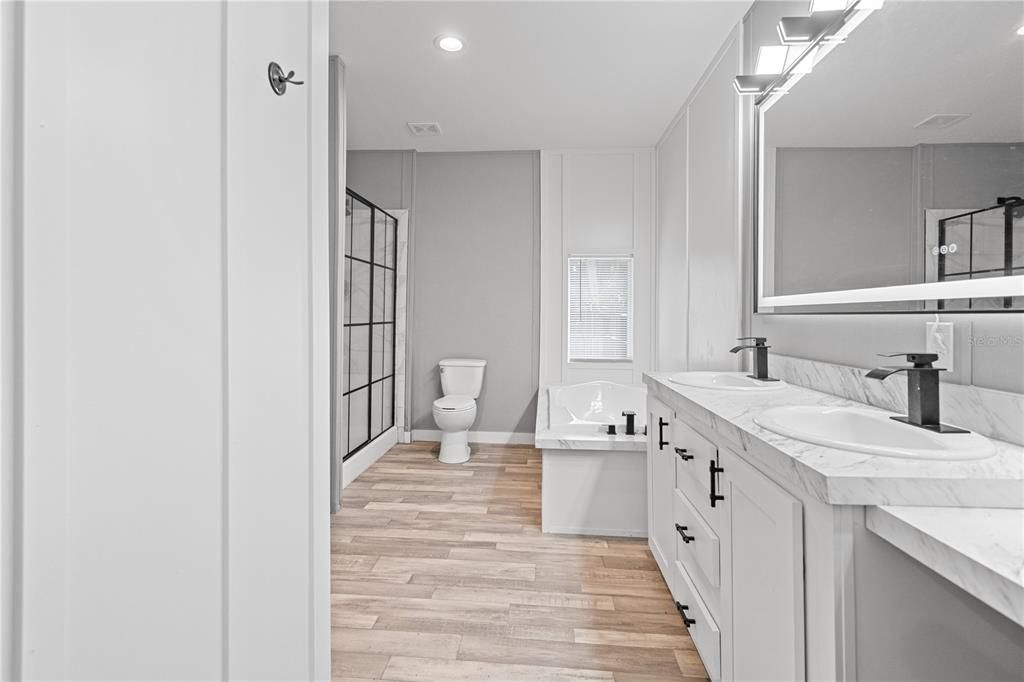 For Sale: $294,000 (4 beds, 2 baths, 1560 Square Feet)