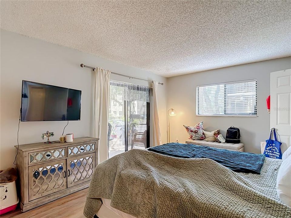 For Sale: $125,900 (1 beds, 1 baths, 800 Square Feet)