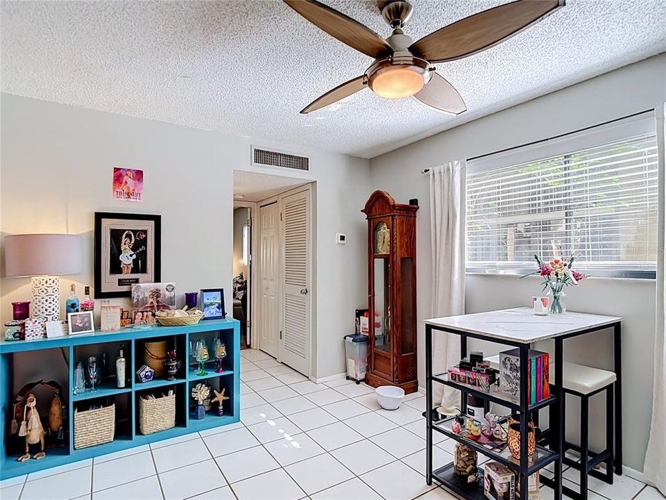 For Sale: $125,900 (1 beds, 1 baths, 800 Square Feet)