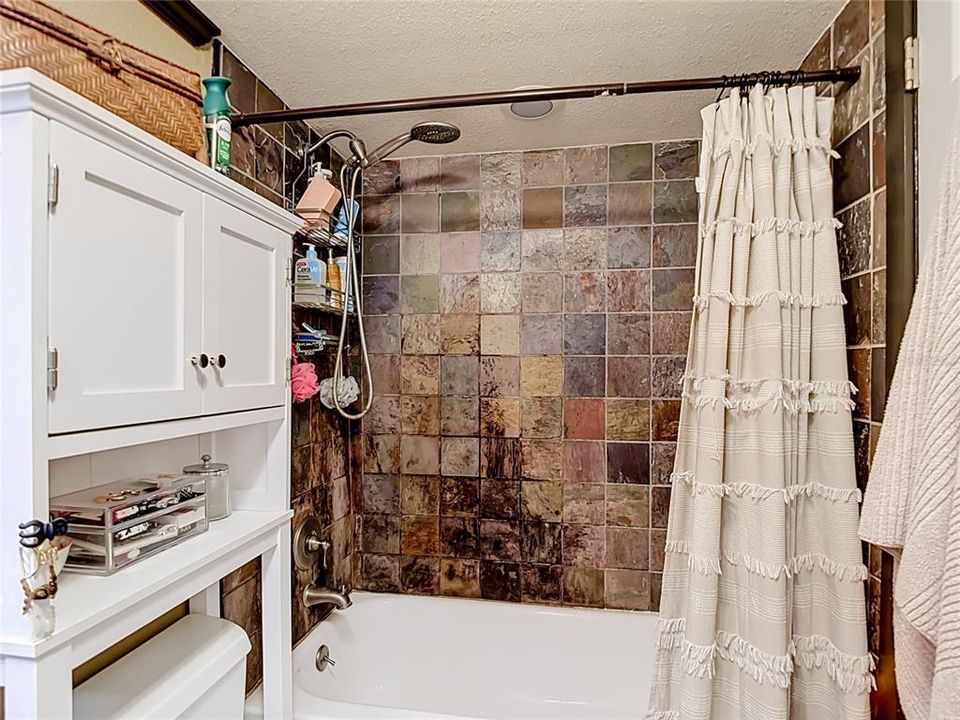 For Sale: $125,900 (1 beds, 1 baths, 800 Square Feet)