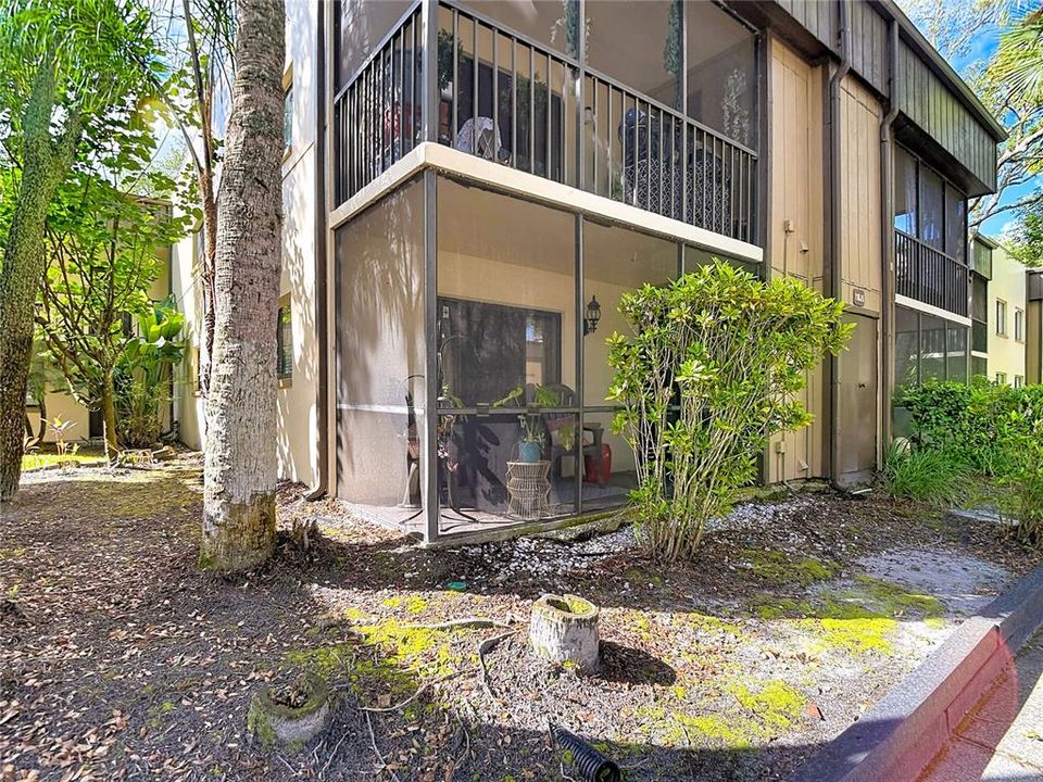 For Sale: $125,900 (1 beds, 1 baths, 800 Square Feet)
