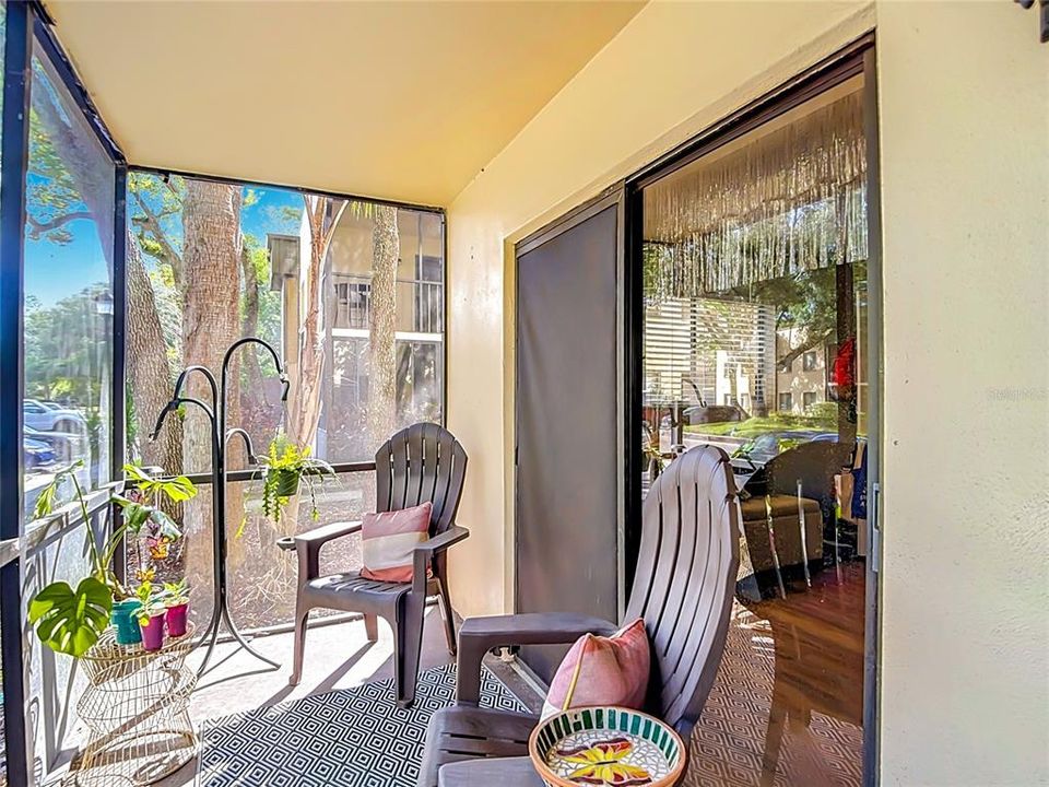For Sale: $125,900 (1 beds, 1 baths, 800 Square Feet)