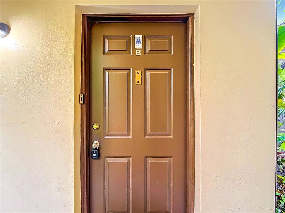 For Sale: $125,900 (1 beds, 1 baths, 800 Square Feet)