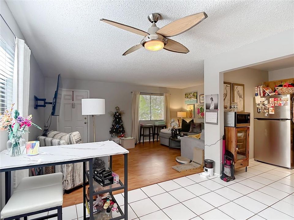 For Sale: $125,900 (1 beds, 1 baths, 800 Square Feet)