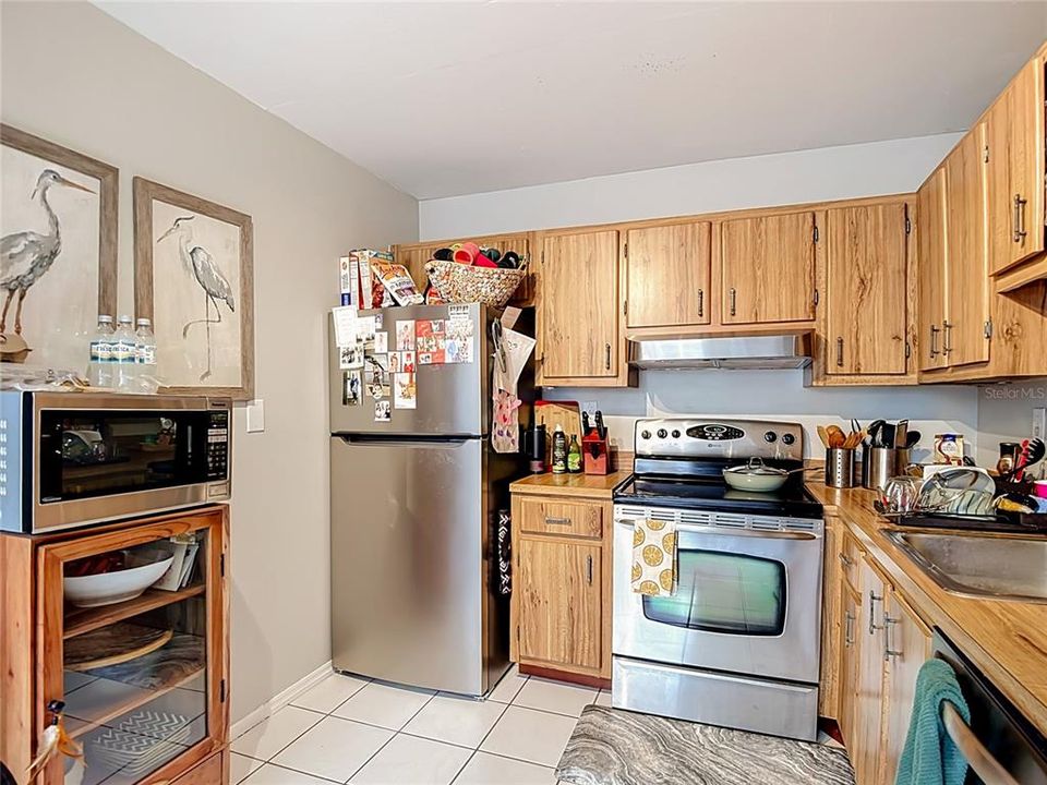 For Sale: $125,900 (1 beds, 1 baths, 800 Square Feet)