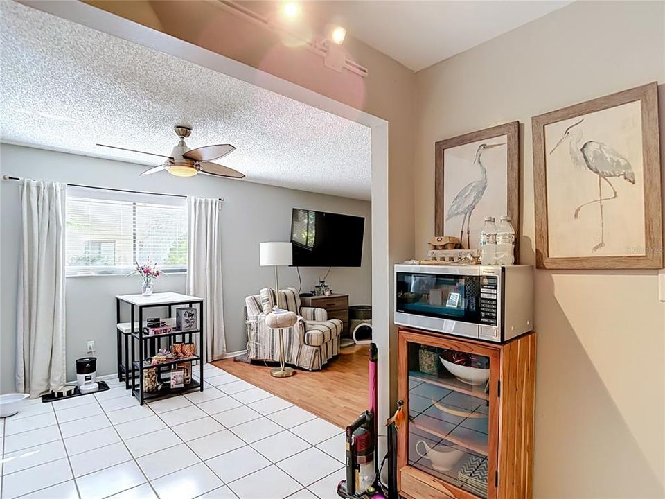 For Sale: $125,900 (1 beds, 1 baths, 800 Square Feet)