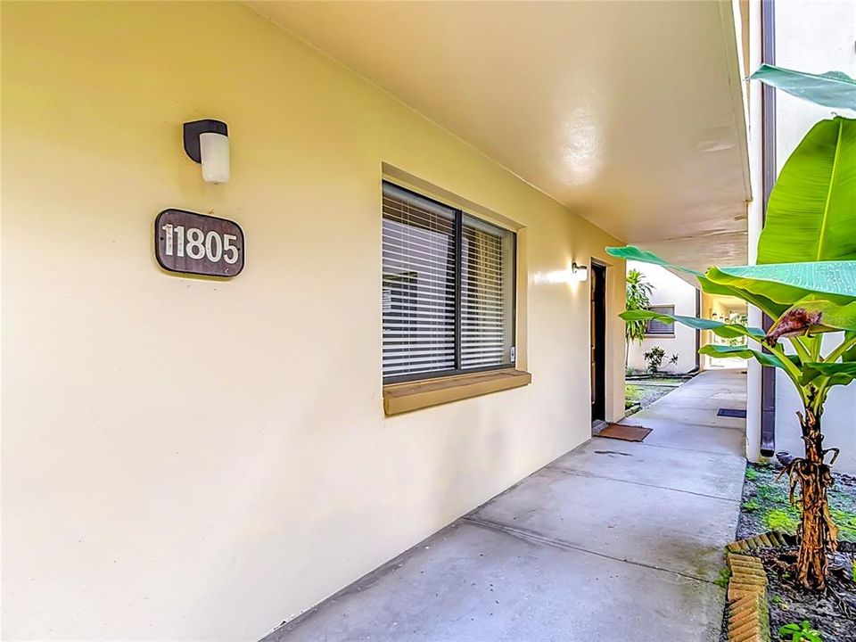For Sale: $125,900 (1 beds, 1 baths, 800 Square Feet)
