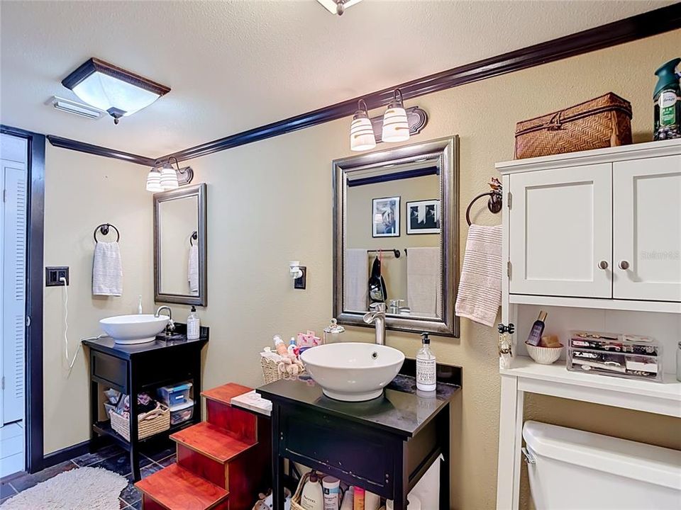 For Sale: $125,900 (1 beds, 1 baths, 800 Square Feet)