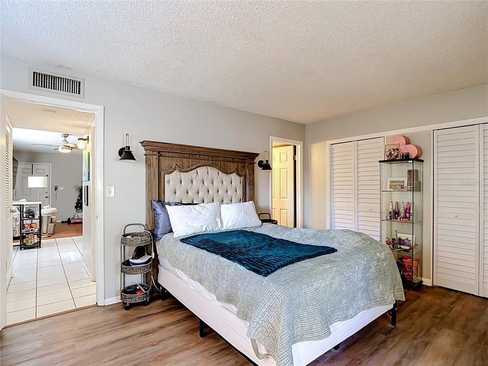 For Sale: $125,900 (1 beds, 1 baths, 800 Square Feet)