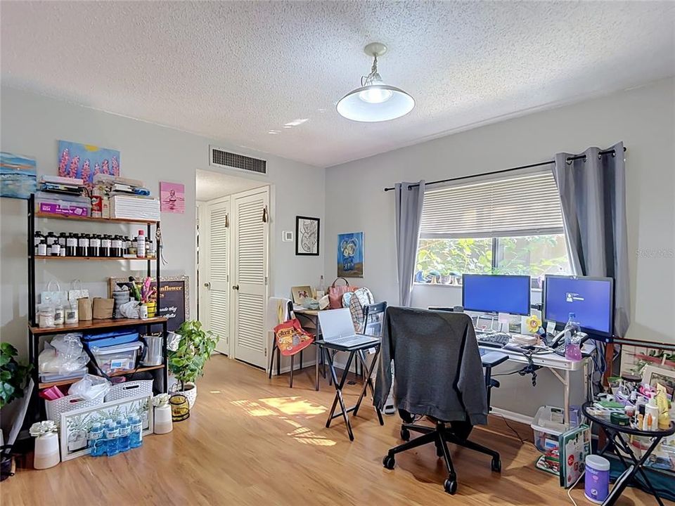 For Sale: $119,900 (1 beds, 1 baths, 800 Square Feet)