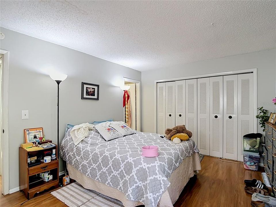 For Sale: $119,900 (1 beds, 1 baths, 800 Square Feet)