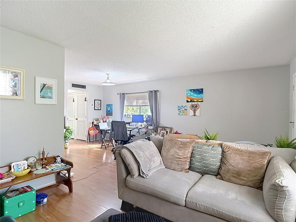 For Sale: $119,900 (1 beds, 1 baths, 800 Square Feet)