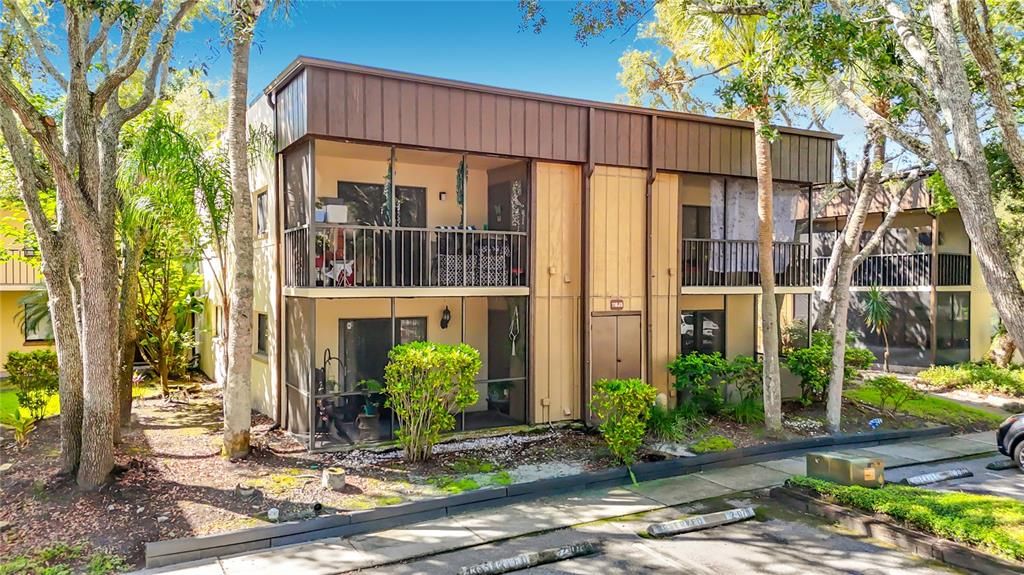 For Sale: $119,900 (1 beds, 1 baths, 800 Square Feet)