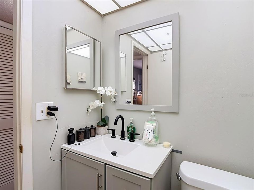 For Sale: $119,900 (1 beds, 1 baths, 800 Square Feet)